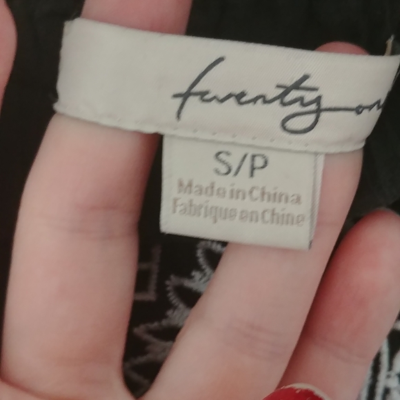 Black white embroidered dress - Picture 3 of 3